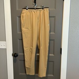 Men’s Fabletics Fundamental Pant- L